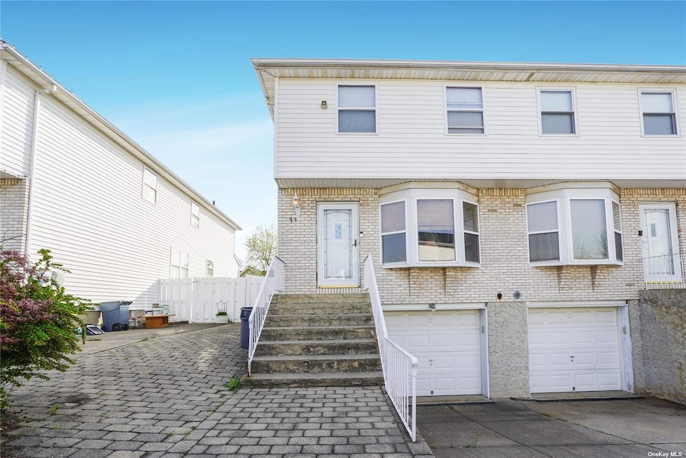 11 N Edo Ct, Staten Island, NY 10309 - photo 1