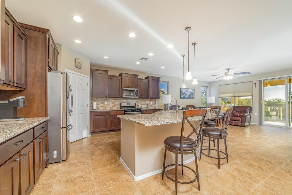 Upgraded Kitchen w/ Breakfast Bar