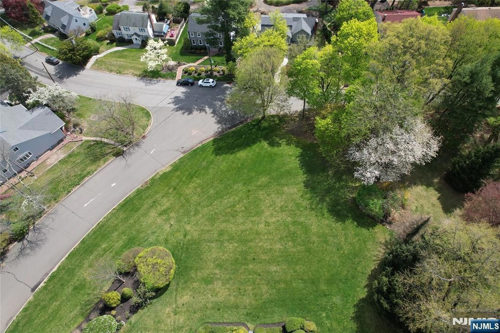 Pending $674,999 • Co-Listing Agent