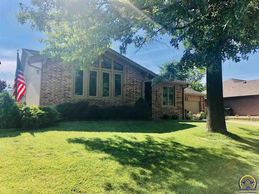 4213 SE Oakview Ln, Topeka, KS 66609 - photo 1