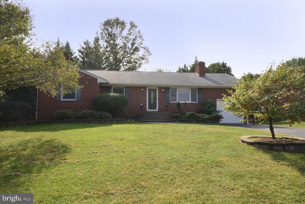 520 E G St, Purcellville, VA 20132 - photo 1
