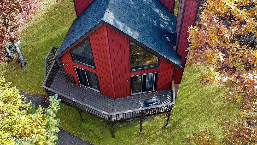 315 Surrey Dr, Hawley, PA 18428 - photo 1