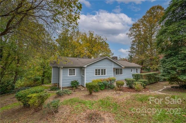 Carter Brown designed this cottage next to the Pin