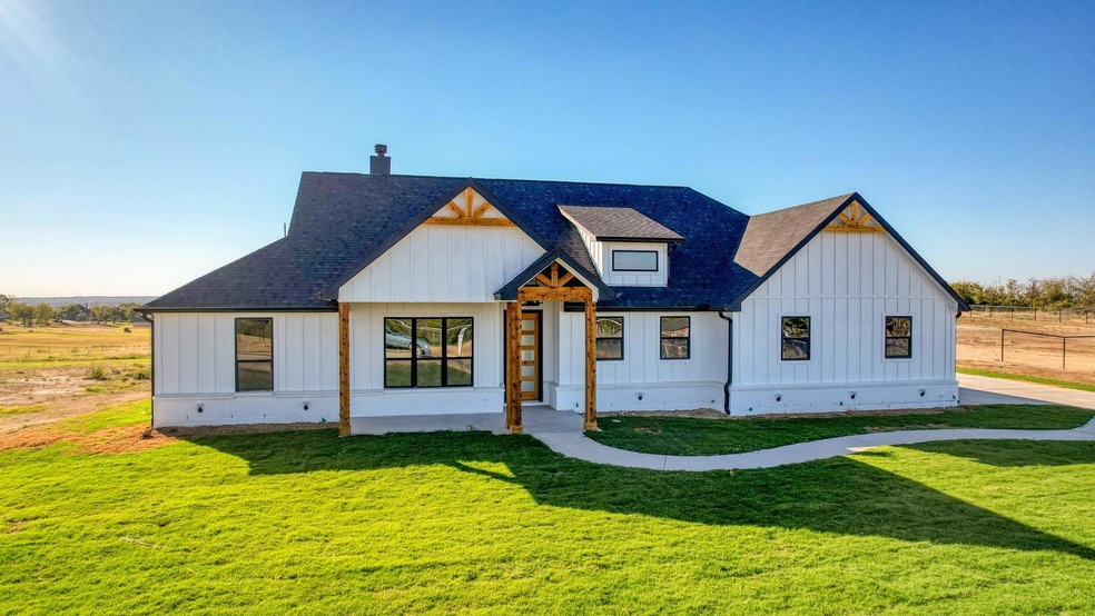 344 Sanger Dr, Springtown, TX 76082 - photo 1