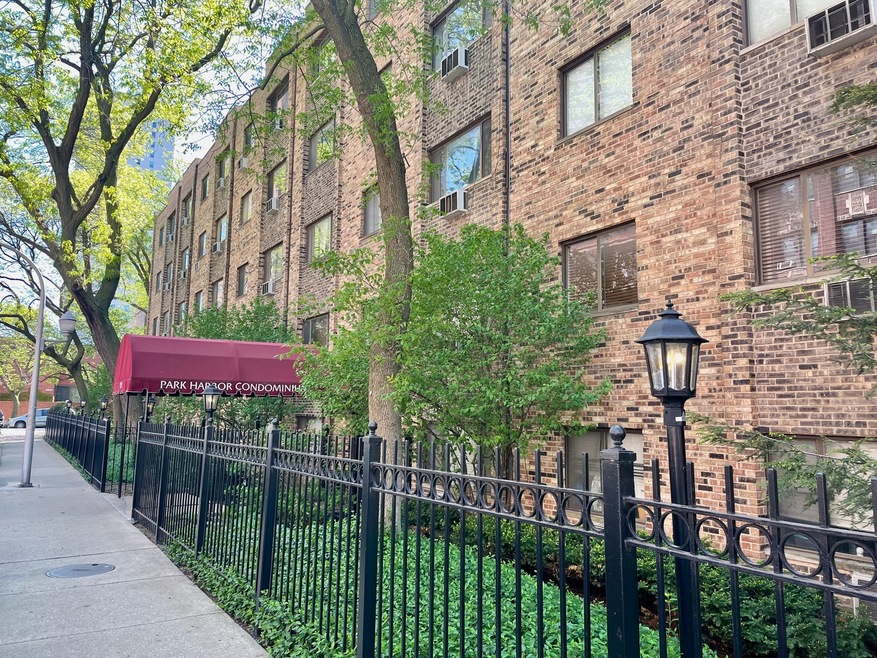 611 W Patterson Ave unit 213, Chicago, IL 60613 - photo 1