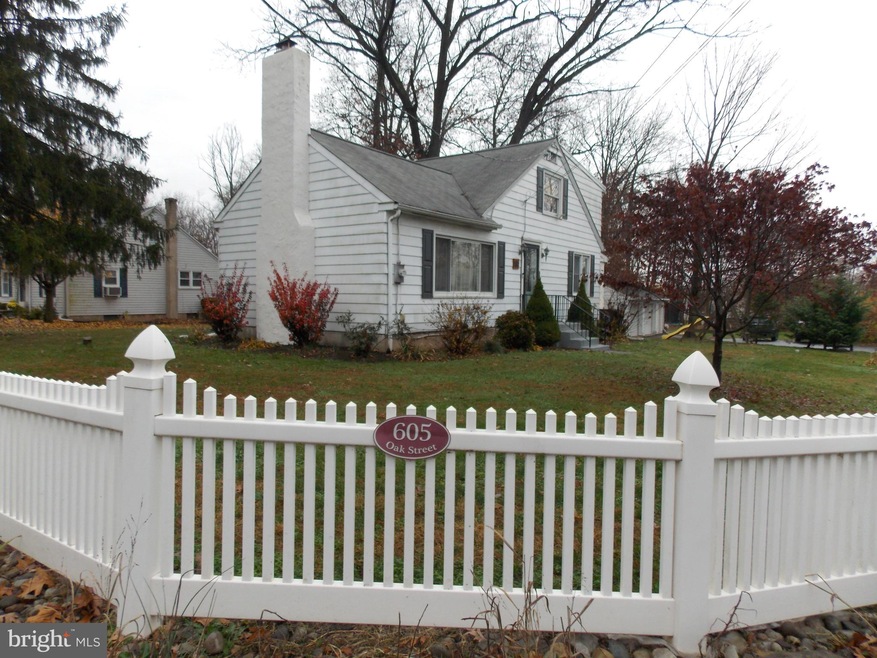 605 Oak St, Telford, PA 18969 - photo 1