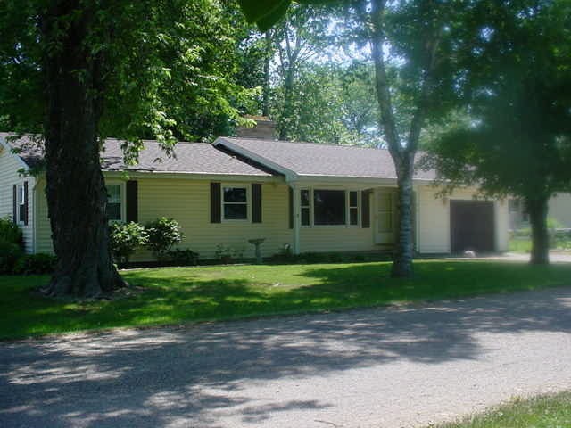 812 Sunny Acres Dr, Princeton, IL 61356 - photo 1