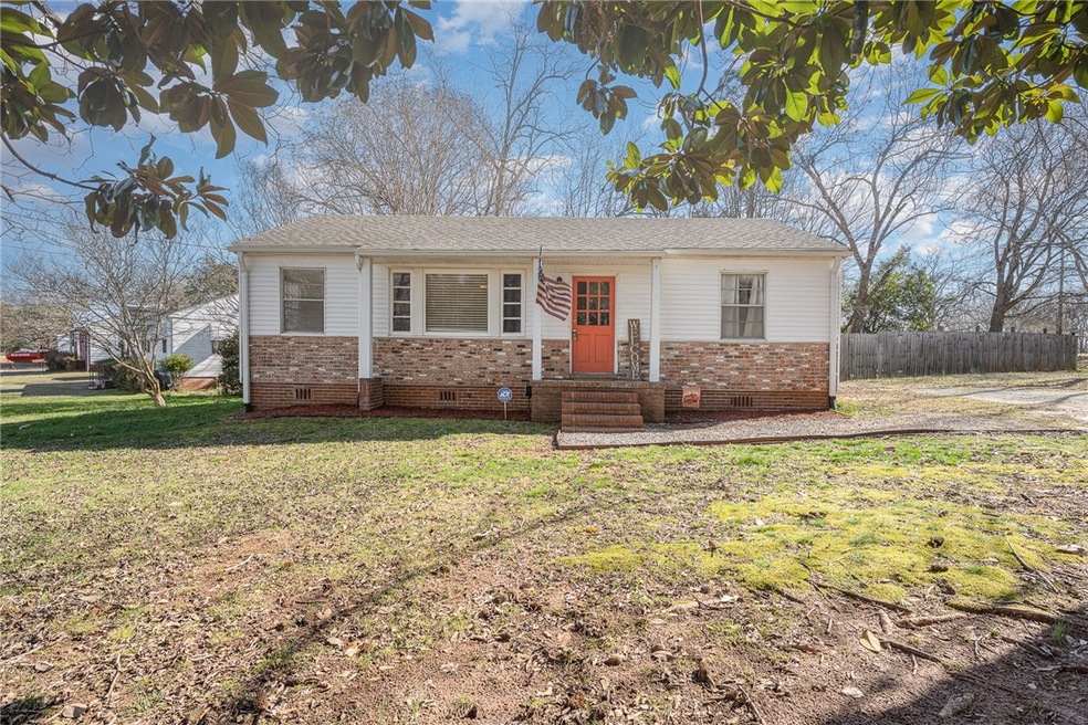 700 Greenville St, Pendleton, SC 29670 - photo 1