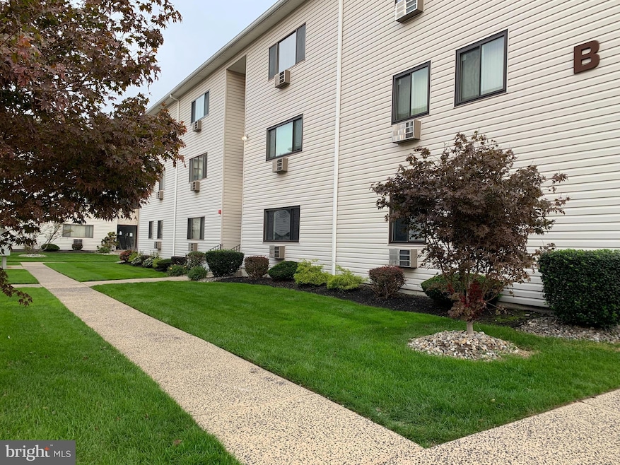 250 Grant Ave unit B 16, Lyndhurst, NJ 07071 - photo 1