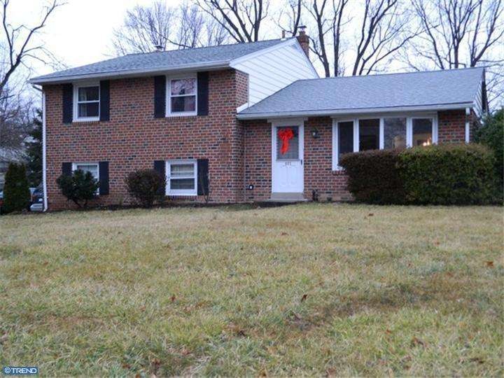 405 Burning Tree Rd, Wallingford, PA 19086 - photo 1
