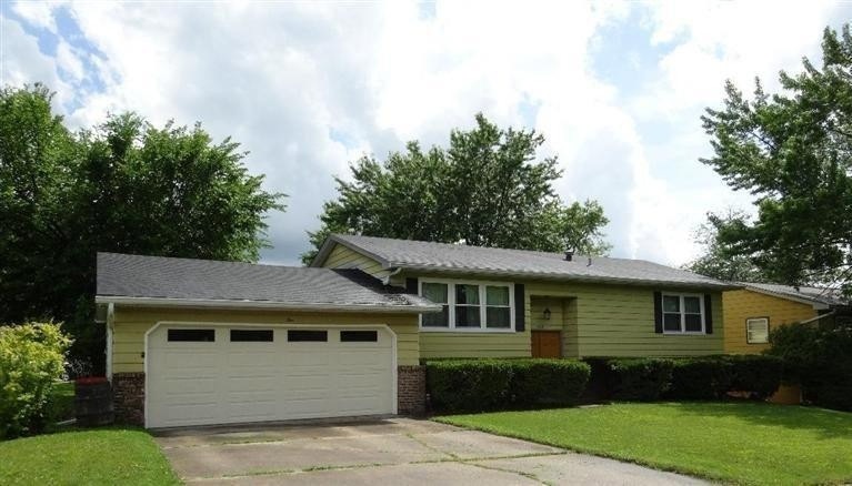 905 S Chase Dr, Crown Point, IN 46307 - photo 1