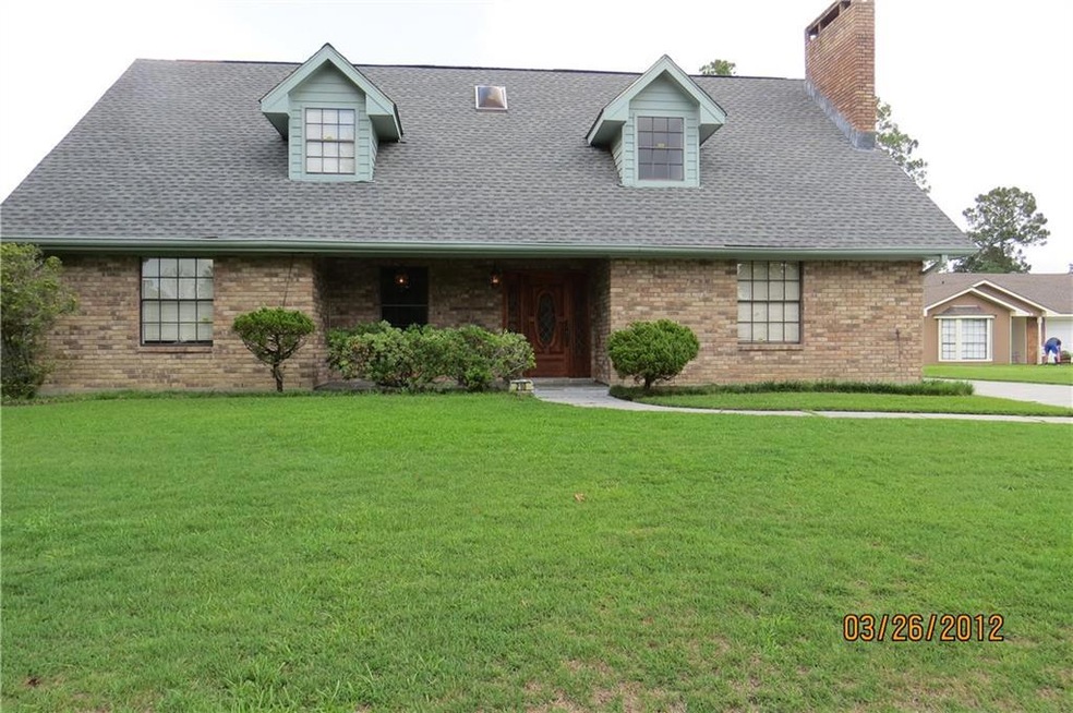 210 Lake Michigan Dr, Slidell, LA 70461 - photo 1