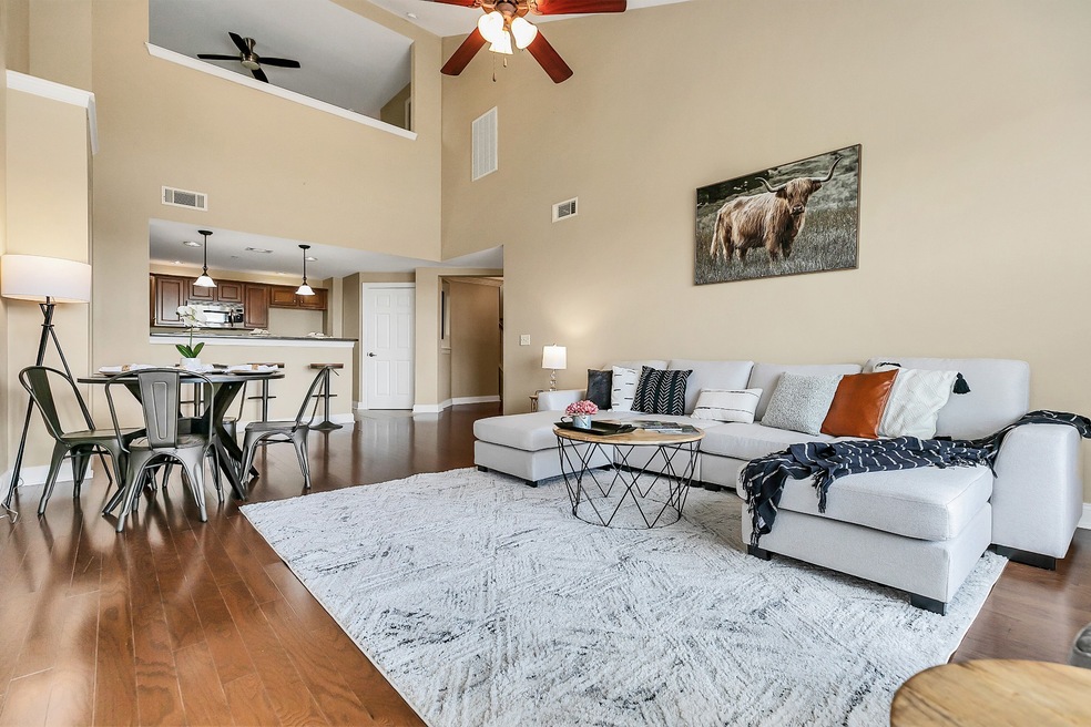Spacious Living area, high ceilings and hardwood floors.