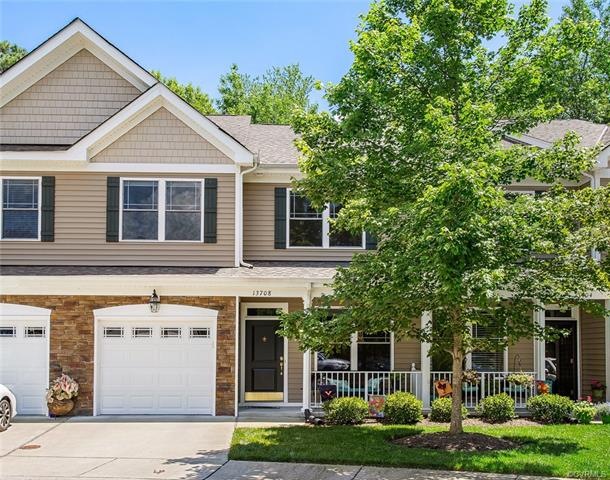 A beautiful transitional home on a cul de sac with
