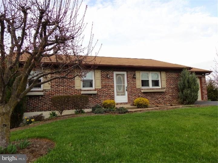 625 Lyman Ave, Womelsdorf, PA 19567 - photo 1