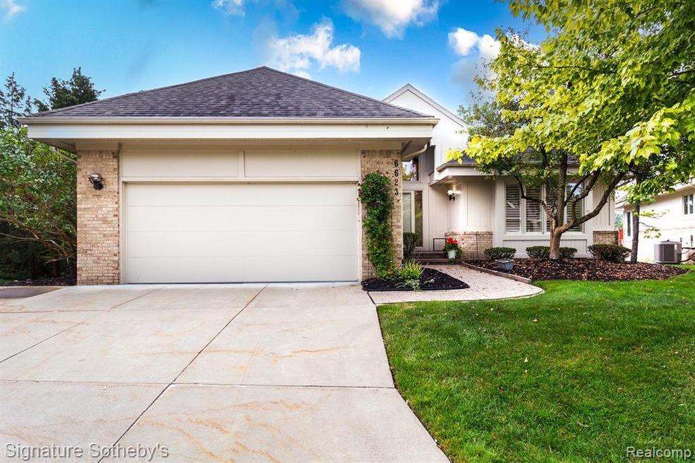 6623 Pleasant Lake Ct unit 26, West Bloomfield, MI 48322 - photo 1