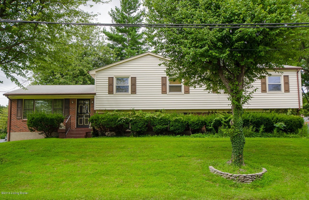 5418 Oakcreek Ln, Louisville, KY 40291 - photo 1