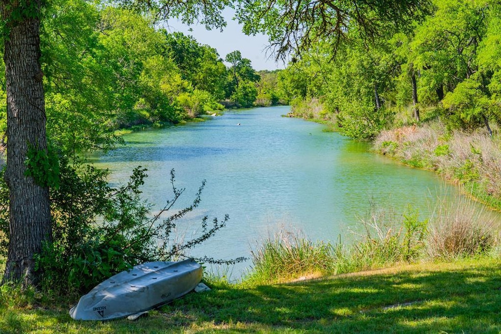 401 Clear Creek Ln, Fredericksburg, TX 78624 - photo 1