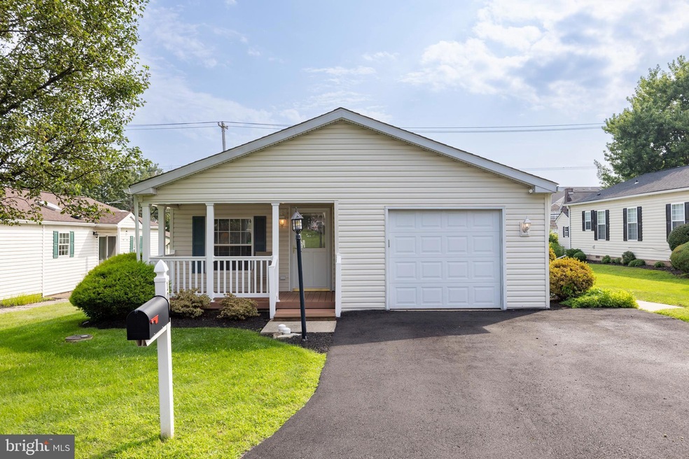 103 Carver Ln, Royersford, PA 19468 - photo 1