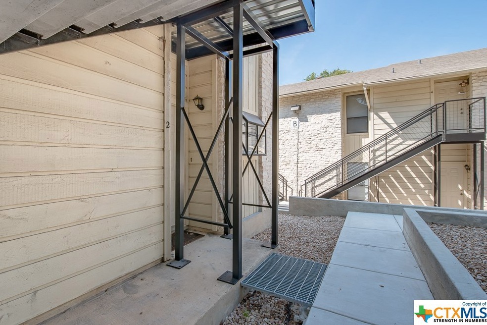 1013 Chestnut St unit A2, San Marcos, TX 78666 - photo 1