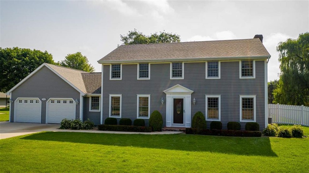 N9632 Patti Ct, Appleton, WI 54915 - photo 1