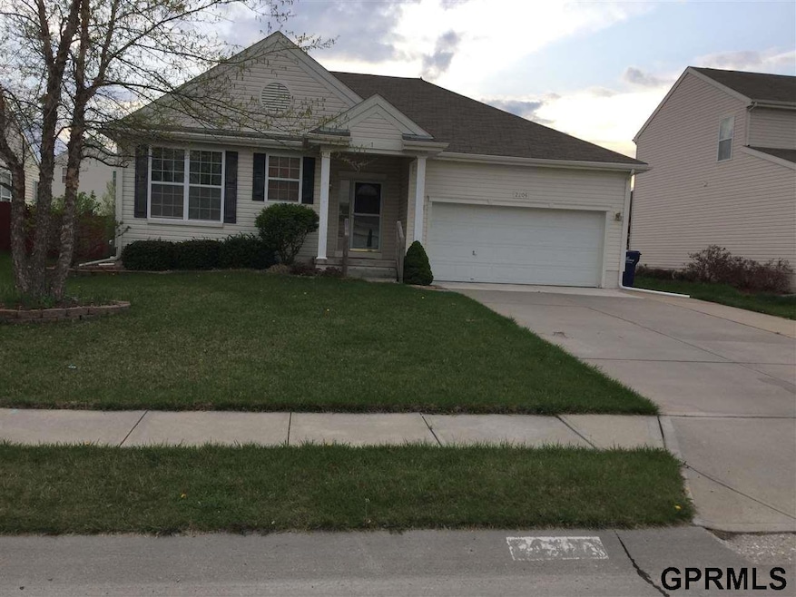2206 S Mineral Dr, Papillion, NE 68046 - photo 1