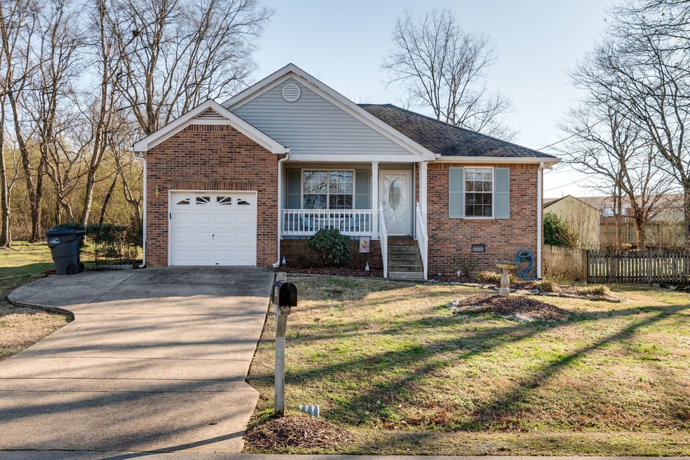 247 Valley Dr, Columbia, TN 38401 - photo 1
