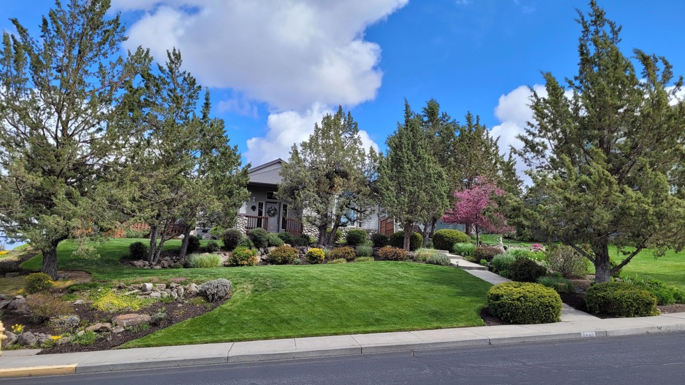 2440 SW 37th St, Redmond, OR 97756 - photo 1