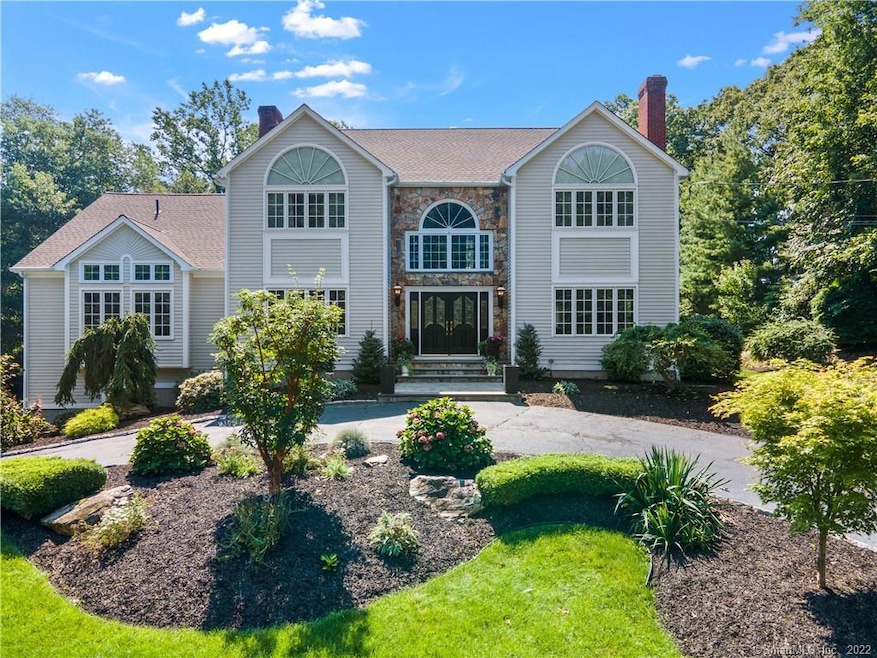 18 Cherry Gate Ln, Trumbull, CT 06611 - photo 1