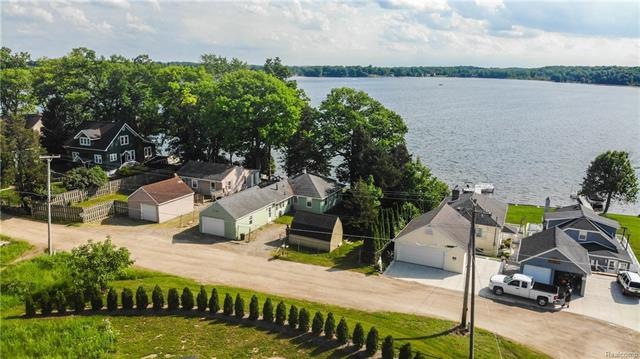 Nepessing lake front home
