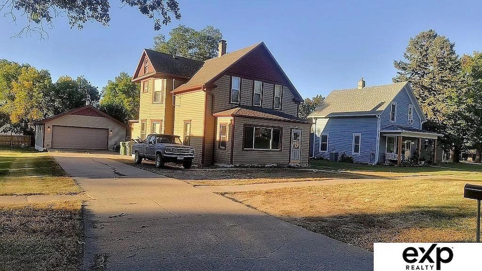 565 W 10th St, Wahoo, NE 68066 - photo 1