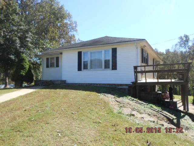 128 Ransom Howard Rd, Walling, TN 38587 - photo 1
