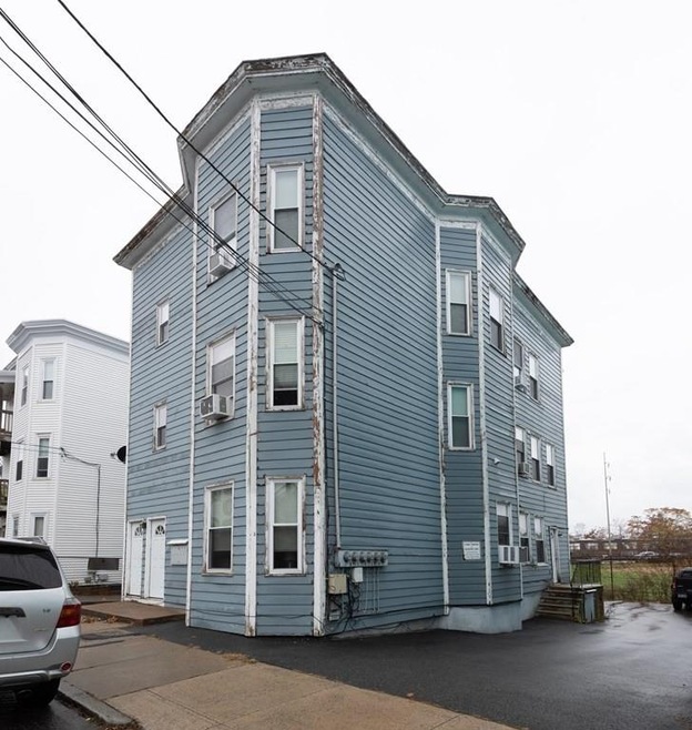 158 Park St unit 4, Beverly, MA 01915 - photo 1