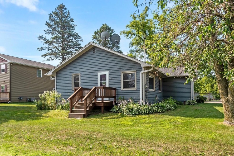 Welcome to 607 Bridge Avenue