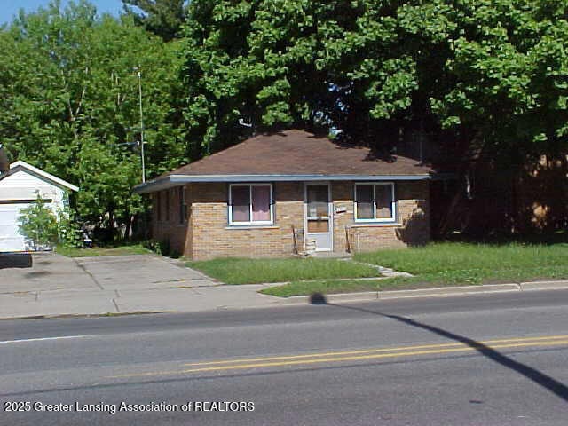 933 N Martin Luther King Junior Blvd, Lansing, MI 48915 - photo 1