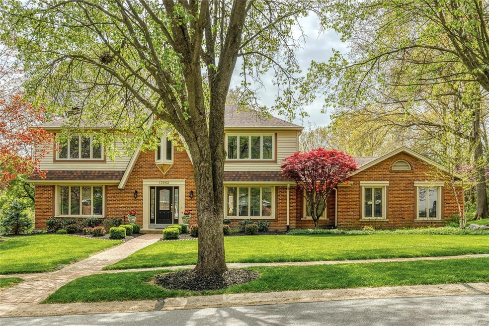 STEPS FROM QUEENY PARK!  GORGEOUS SALT WATER 12' D