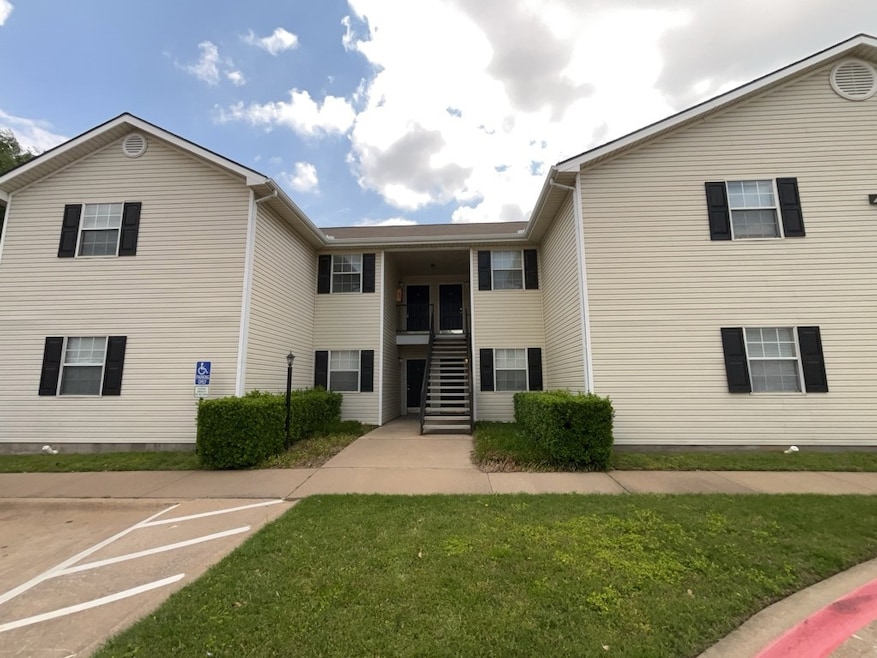 125 NE Johnson Ave unit 10, Burleson, TX 76028 - photo 1