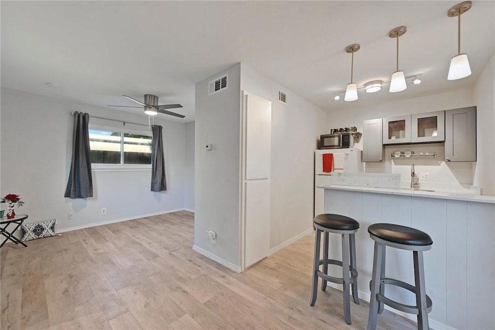 For Rent $1,250/month