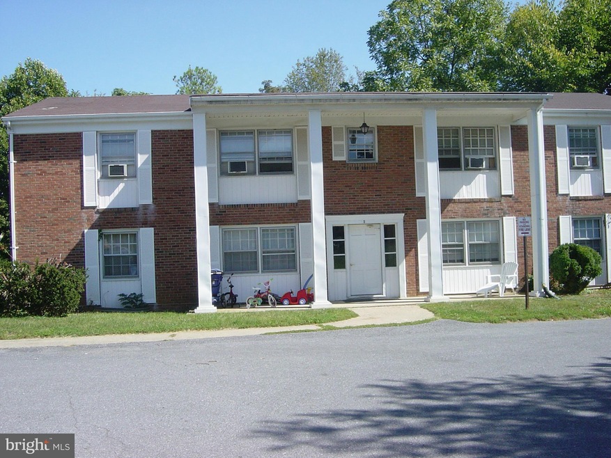 8 Mosby Ct unit 5, Round Hill, VA 20141 - photo 1