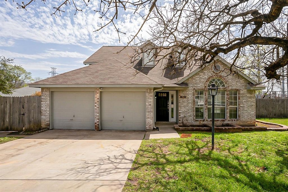 704 Parkland Ct, Hurst, TX 76053 - photo 1