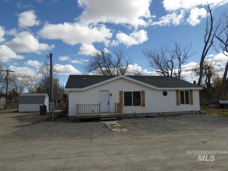634 W California Ave, Homedale, ID 83628 - photo 1