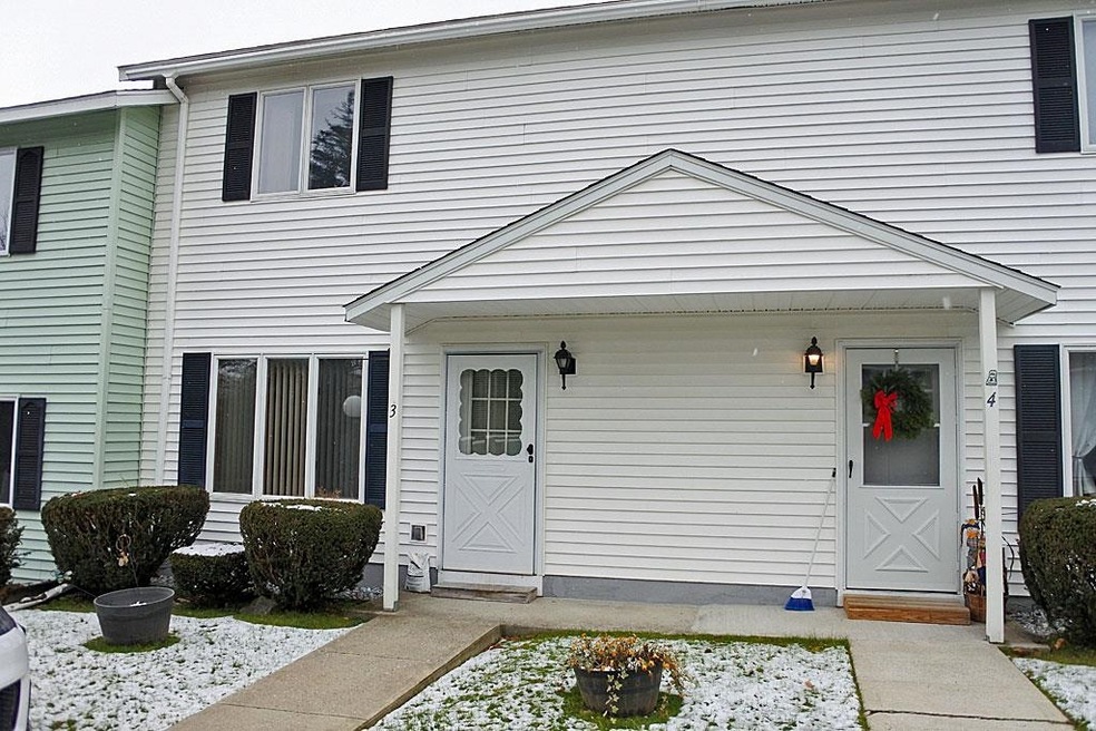 155 Dorr Dr unit 3, Rutland, VT 05701 - photo 1