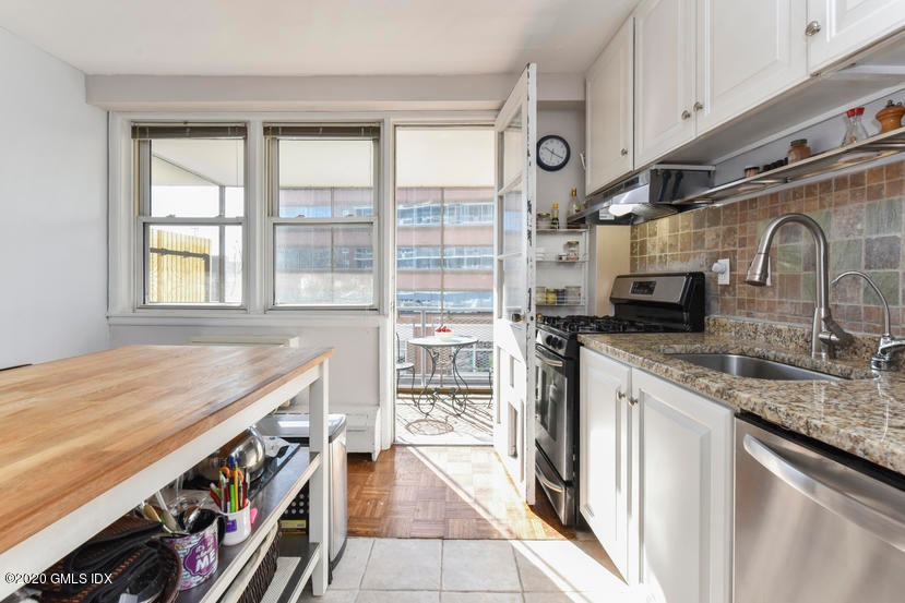 Bedford Towers Condominium unit 2L, Stamford, CT 06901 - photo 1