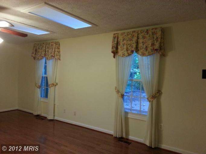 5900 Oakland Park Dr, Burke, VA 22015 - photo 1