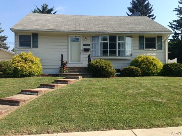 1546 Crestwood Rd, Bethlehem, PA 18018 - photo 1