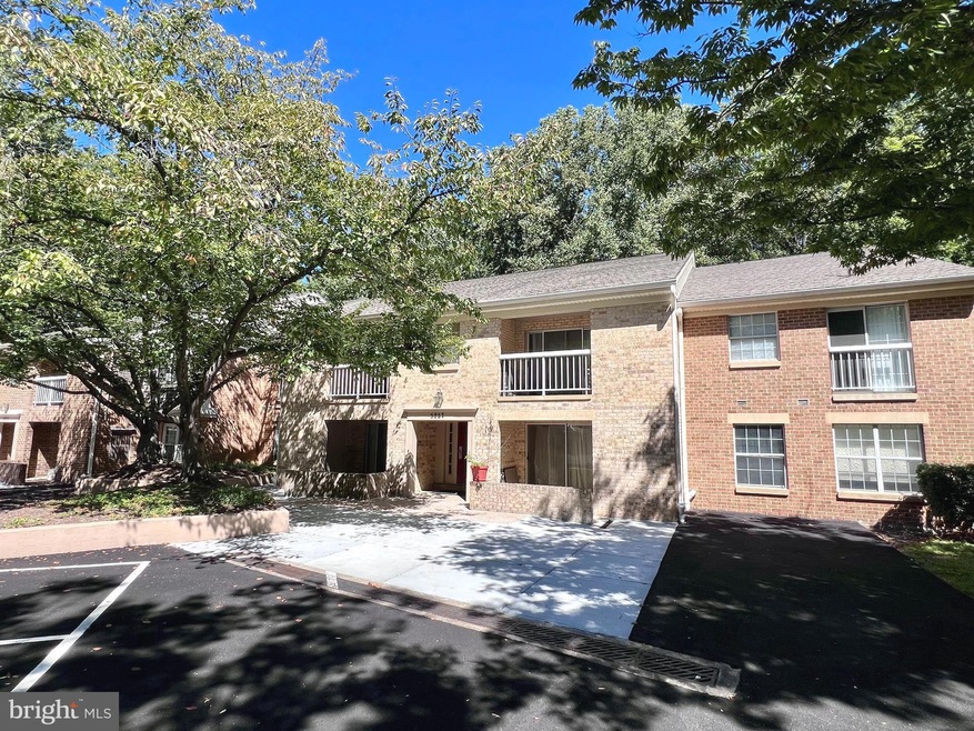 5827 Cove Landing Rd unit 101, Burke, VA 22015 - photo 1