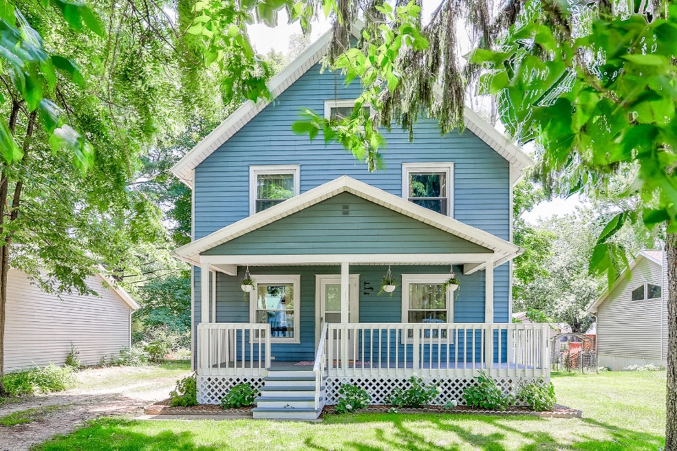 529%20W%20Elm%20St,%20Wayland-1