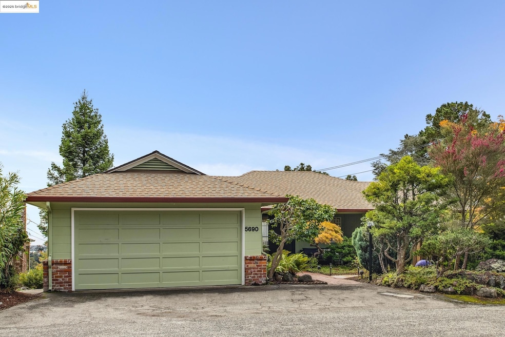 Sold $1,400,000 • Co-Listing Agent