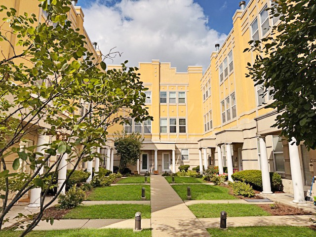 7541 Brown Ave unit H, Forest Park, IL 60130 - photo 1