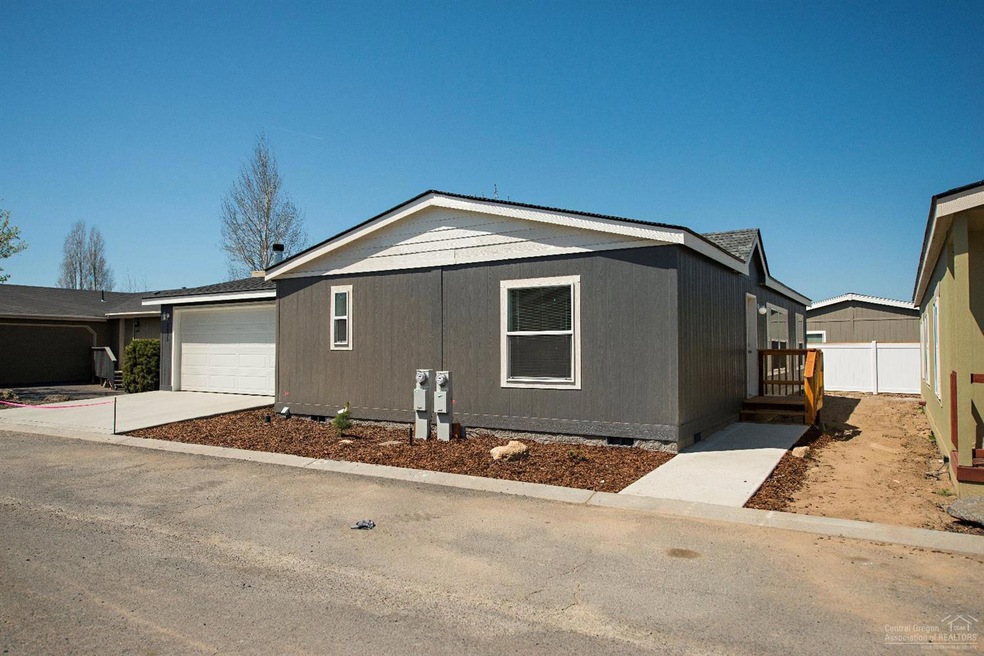 2535 SW Yarrow Creek Dr, Redmond, OR 97756 - photo 1